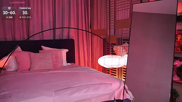 Snapshot of LunaNight chatting on January 2026 08:36:02 PM LunaNight online show from January 2026 08:36:02 PM