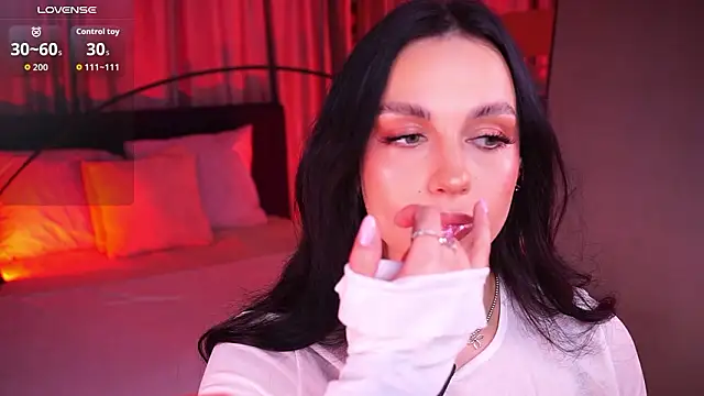 Snapshot of LunaNight chatting on February 2026 08:31:02 PM LunaNight online show from February 2026 08:31:02 PM