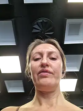 Miss    Mia  online show from January 2025 11:17:01 AM