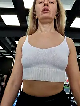 Miss    Mia  online show from February 2025 09:32:02 AM