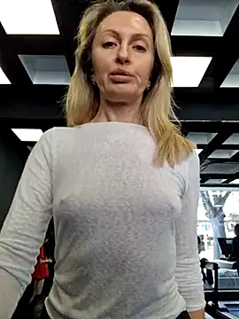 Miss    Mia  online show from February 2025 11:33:01 AM