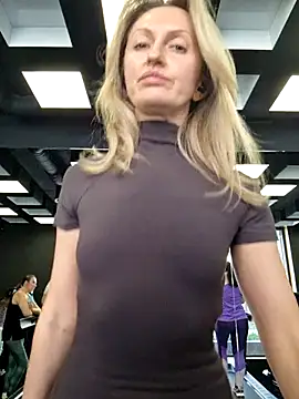 Miss    Mia  online show from February 2025 12:03:02 PM