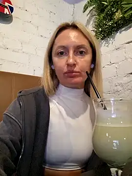 Miss    Mia  online show from October 2025 09:27:01 AM