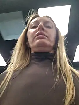 Miss    Mia  online show from November 2025 09:42:02 AM