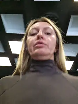 Miss    Mia  online show from December 2025 10:13:01 AM