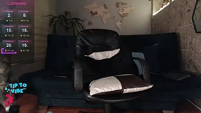 Snapshot of rogert_xx chatting on February 2025 05:09:01 AM rogert xx online show from February 2025 05:09:01 AM