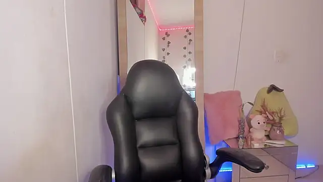 Snapshot of hellensexy chatting on January 2025 12:18:01 AM hellensexy online show from January 2025 12:18:01 AM