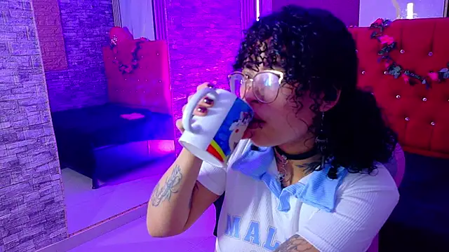 miahernadez303av online show from February 2026 03:02:02 AM