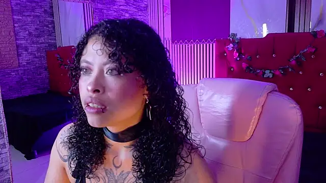 miahernadez303av online show from May 2026 03:24:02 AM
