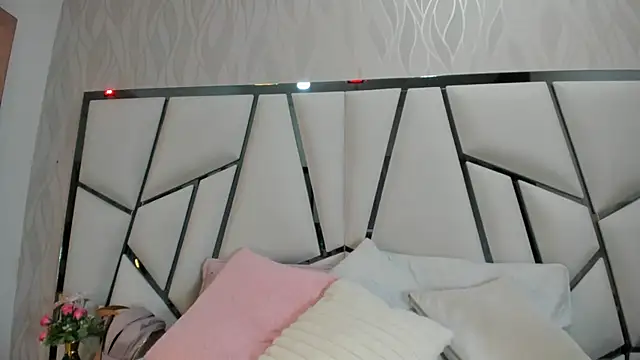 Snapshot of _aurora18_ chatting on October 2025 03:07:02 AM aurora18 online show from October 2025 03:07:02 AM