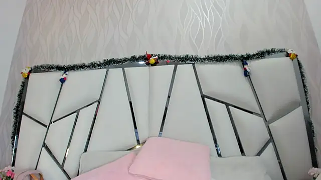  aurora18  online show from December 2025 03:11:02 AM