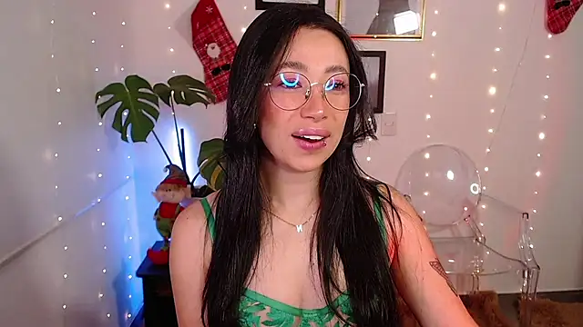 Snapshot of lilyy_evanss chatting on December 2024 11:17:02 PM lilyy evanss online show from December 2024 11:17:02 PM