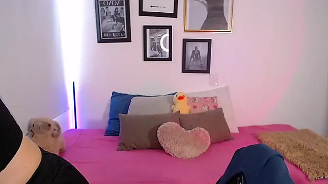 Snapshot of lilyy_evanss chatting on January 2025 08:01:01 PM lilyy evanss online show from January 2025 08:01:01 PM