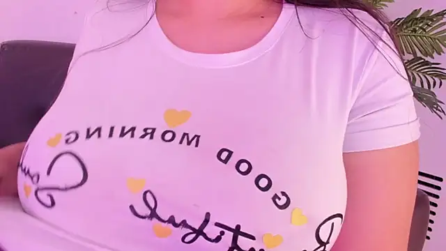 Snapshot of Miia_Thompsonn chatting on January 2025 03:02:02 AM Miia Thompsonn online show from January 2025 03:02:02 AM