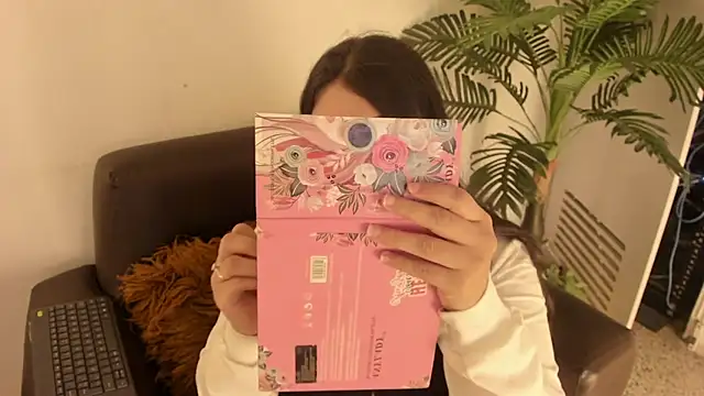 Snapshot of Miia_Thompsonn chatting on January 2025 10:01:01 PM Miia Thompsonn online show from January 2025 10:01:01 PM