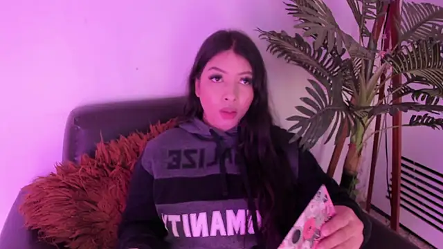 Snapshot of Miia_Thompsonn chatting on January 2025 03:09:02 AM Miia Thompsonn online show from January 2025 03:09:02 AM