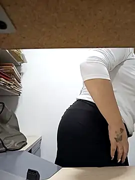 Snapshot of Miss_Agatha chatting on December 2024 03:58:01 PM Miss Agatha online show from December 2024 03:58:01 PM