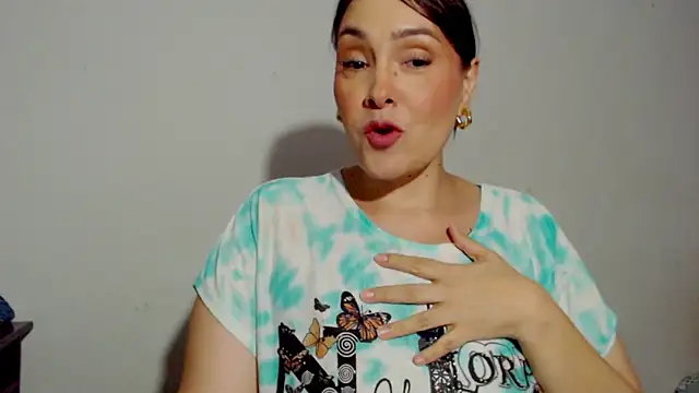 Snapshot of Miss_Agatha chatting on November 2025 02:58:02 AM Miss Agatha online show from November 2025 02:58:02 AM