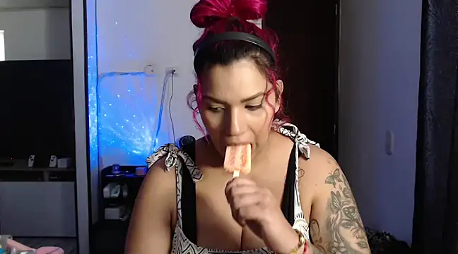 Snapshot of CarolinaRincon chatting on February 2025 06:44:02 PM CarolinaRincon online show from February 2025 06:44:02 PM