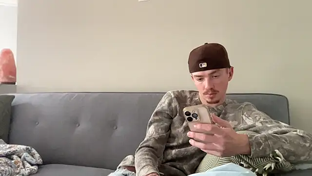 Snapshot of younghungginger chatting on November 2025 09:03:02 PM younghungginger online show from November 2025 09:03:02 PM