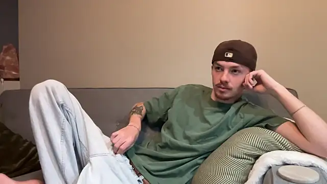 Snapshot of younghungginger chatting on November 2025 11:24:01 PM younghungginger online show from November 2025 11:24:01 PM