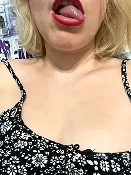 Snapshot of Yourdirtybitch chatting on October 2025 01:14:01 PM Yourdirtybitch online show from October 2025 01:14:01 PM