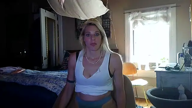 Glamazonx online show from May 2026 04:36:02 PM
