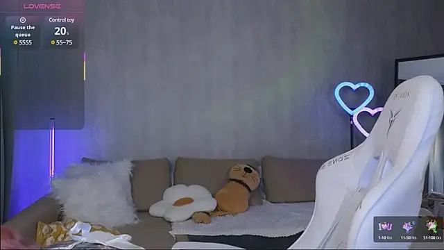 Britney Lynch online show from March 2025 08:08:02 PM