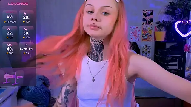 Britney Lynch online show from September 2025 08:03:01 PM