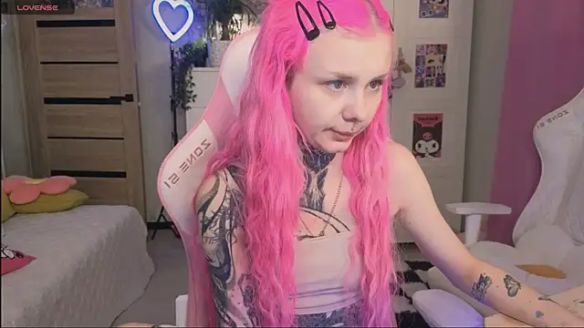 Britney Lynch online show from October 2025 12:01:02 AM