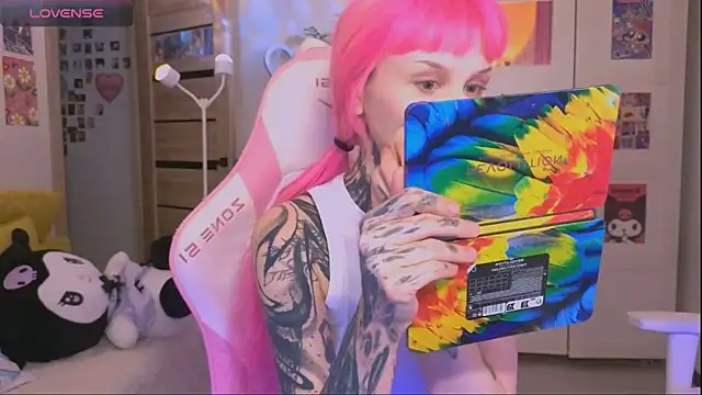 Britney Lynch online show from October 2025 12:37:02 PM