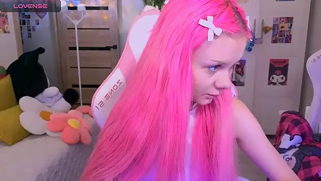 Britney Lynch online show from October 2025 12:44:02 PM