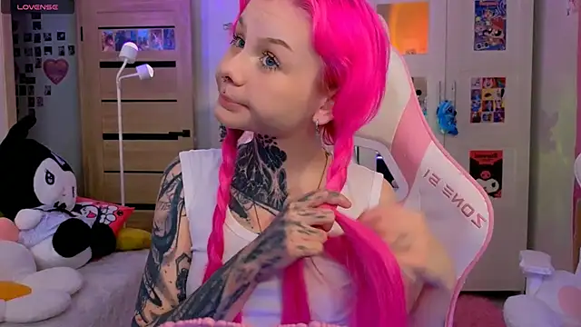 Britney Lynch online show from October 2025 06:52:02 PM