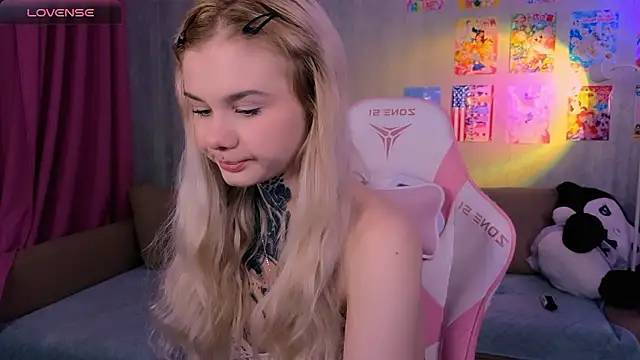 Britney Lynch online show from March 2026 07:09:01 PM