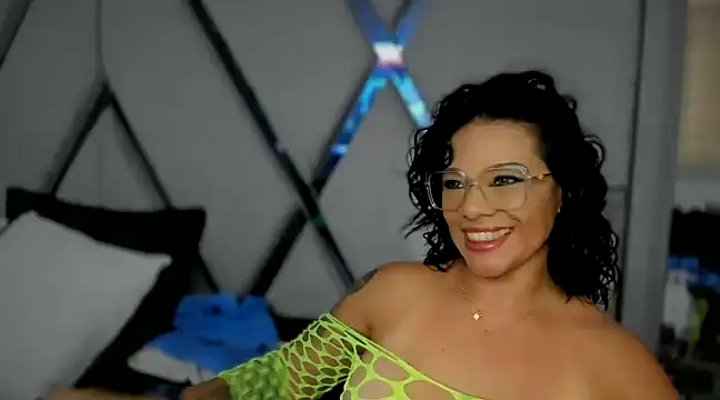 paula daniela1 online show from January 2025 08:10:01 PM