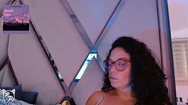Snapshot of paula_daniela1 chatting on June 2026 10:01:02 PM paula daniela1 online show from June 2026 10:01:02 PM