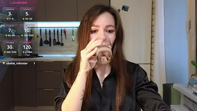 girl with snaketatto0 online show from March 2025 02:48:01 AM