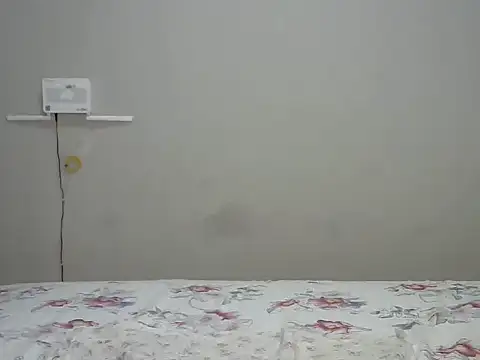 Snapshot of Cariepink chatting on October 2025 06:32:02 AM Cariepink online show from October 2025 06:32:02 AM