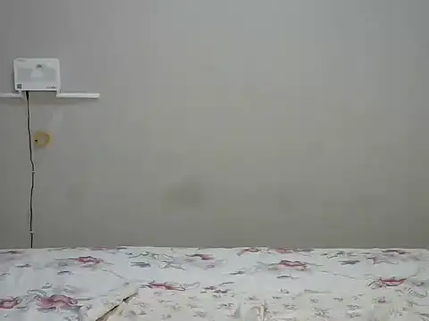 Snapshot of Cariepink chatting on November 2025 07:35:01 PM Cariepink online show from November 2025 07:35:01 PM