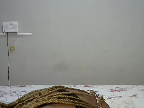 Snapshot of Cariepink chatting on November 2025 08:03:02 AM Cariepink online show from November 2025 08:03:02 AM