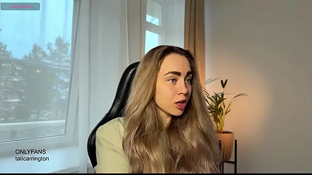 Snapshot of hotexclusive_ chatting on October 2025 04:02:02 AM hotexclusive online show from October 2025 04:02:02 AM