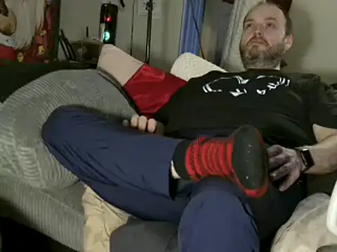 Snapshot of caressonnous chatting on December 2024 08:10:02 PM caressonnous online show from December 2024 08:10:02 PM