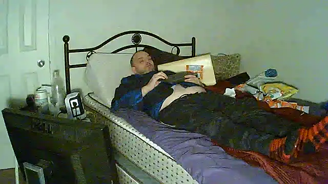 Snapshot of caressonnous chatting on December 2024 07:40:01 PM caressonnous online show from December 2024 07:40:01 PM