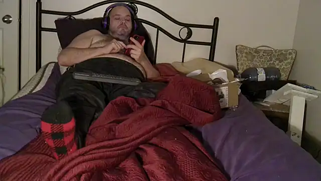 Snapshot of caressonnous chatting on January 2025 06:59:02 PM caressonnous online show from January 2025 06:59:02 PM