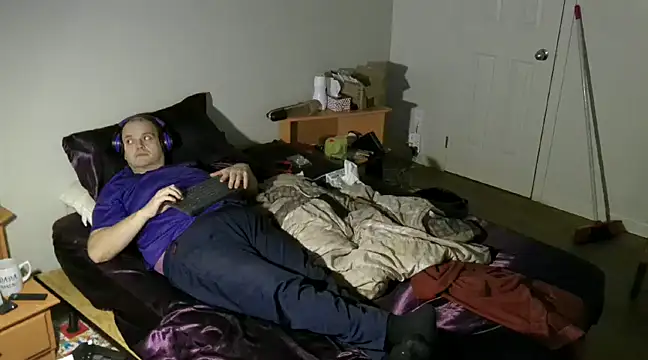 Snapshot of caressonnous chatting on January 2025 05:11:01 AM caressonnous online show from January 2025 05:11:01 AM