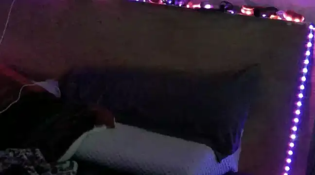 Snapshot of caressonnous chatting on January 2025 06:31:02 AM caressonnous online show from January 2025 06:31:02 AM