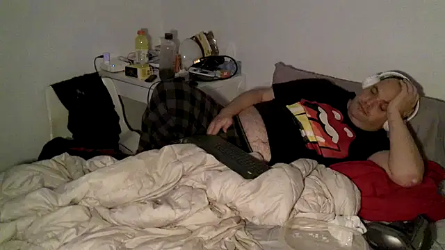 Snapshot of caressonnous chatting on October 2025 03:34:02 PM caressonnous online show from October 2025 03:34:02 PM