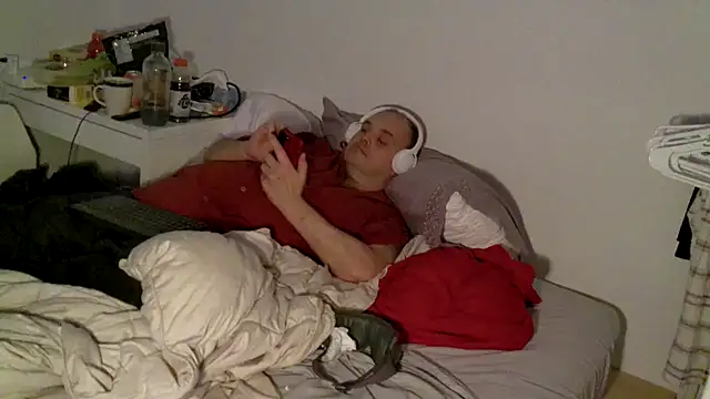 Snapshot of caressonnous chatting on October 2025 07:12:01 PM caressonnous online show from October 2025 07:12:01 PM