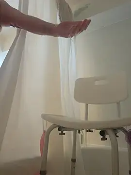 Snapshot of caressonnous chatting on November 2025 03:46:02 PM caressonnous online show from November 2025 03:46:02 PM