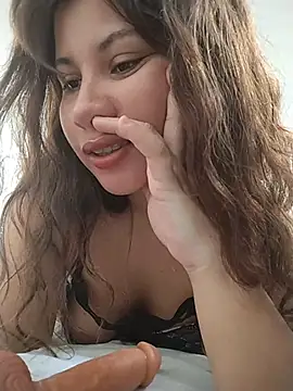 Snapshot of Yara0k chatting on November 2025 11:32:01 AM Yara0k online show from November 2025 11:32:01 AM